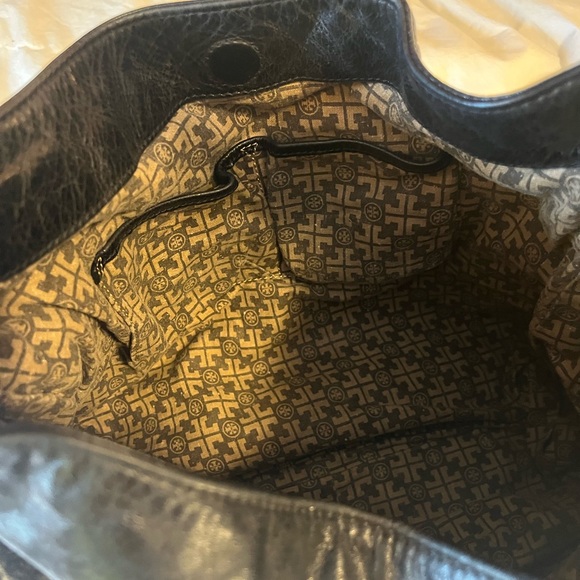 TORY BURCH destressed hobo Black Leather Shoulder Bag with Gold accents - Picture 5 of 12